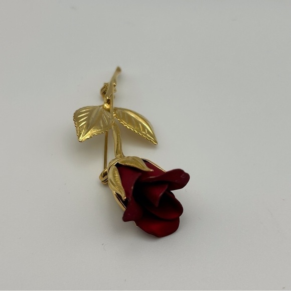 Vintage Red Rose and Gold Tone Stem and Leaves Long Brooch Signed - Picture 3 of 6